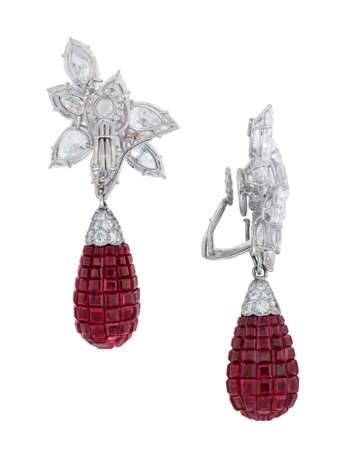 Harry Winston. MAGNIFICENT PAIR OF DIAMOND AND RUBY EARRINGS - фото 2