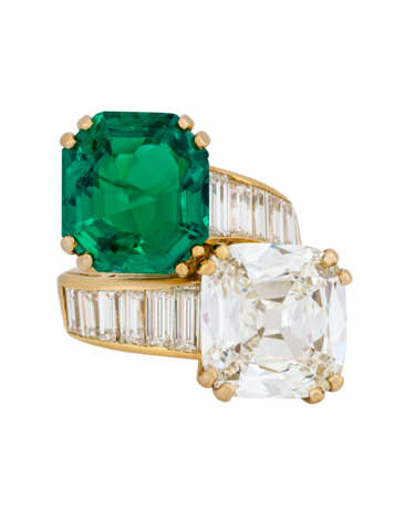 EMERALD AND DIAMOND `TOI & MOI` RING - photo 1