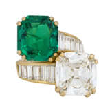 EMERALD AND DIAMOND `TOI & MOI` RING - Foto 1
