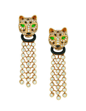 Cartier. DIAMOND, ONYX AND EMERALD `PANTH&#200;RE` EARRINGS, CARTIER - фото 1