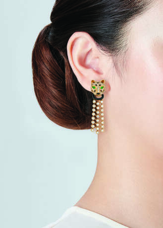 Cartier. DIAMOND, ONYX AND EMERALD `PANTH&#200;RE` EARRINGS, CARTIER - фото 3