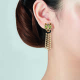Cartier. DIAMOND, ONYX AND EMERALD `PANTH&#200;RE` EARRINGS, CARTIER - фото 3