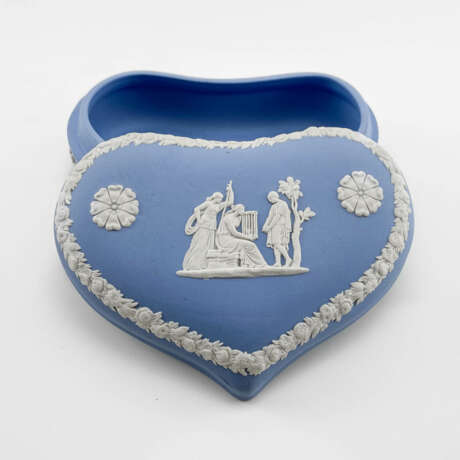 Group with Cage Wedgwood Biscuit porcelain England 1950-1969 - photo 2