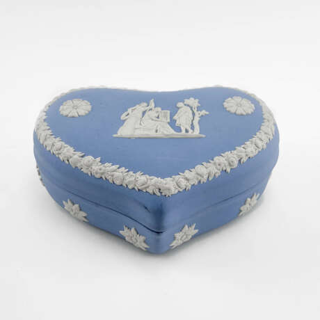 Group with Cage Wedgwood Biscuit Angleterre 1950-1969 - photo 1