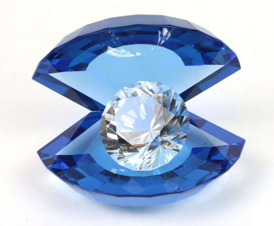 Kristallmuschel mit Kristall - Foto 1