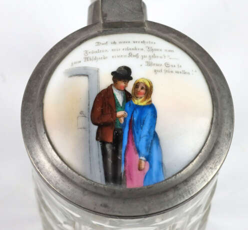 Glaskrug mit Porzellandeckel um 1860 - Foto 2