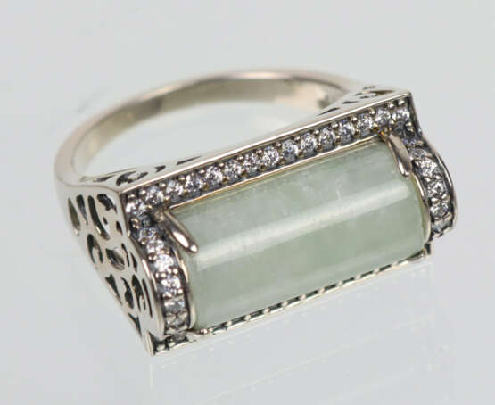 Jade Design Ring - фото 1