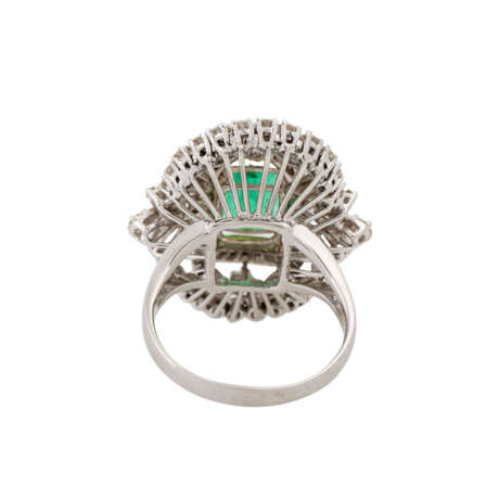 Ring mit Smaragd und Diamanten von zusammen ca. 1,5 ct - photo 4