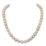 Wechselschließe mit pinkfarbenem Saphir an Perlenkette - Foto 1