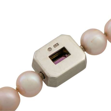 Wechselschließe mit pinkfarbenem Saphir an Perlenkette - photo 6