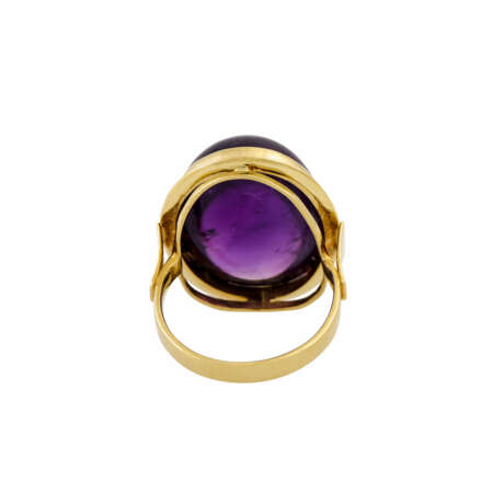 Ring mit ovalem Amethystcabochon von feiner Farbe, - photo 4