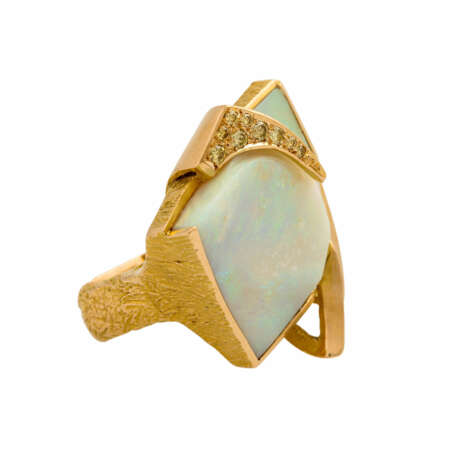 Ring mit weißem Opal im Fancyschliff - Foto 1