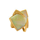 Ring mit weißem Opal im Fancyschliff - Foto 2