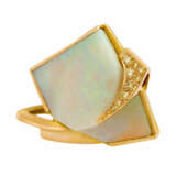 Ring mit weißem Opal im Fancyschliff - Foto 5
