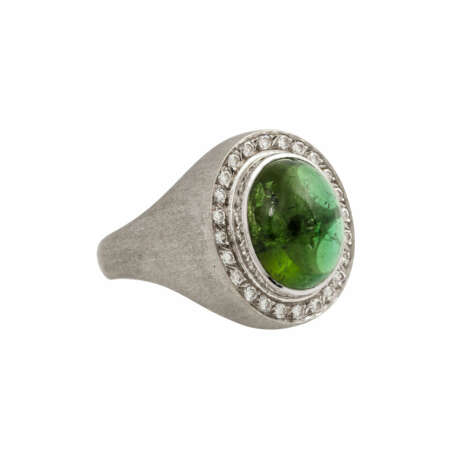 Ring mit grünem Turmalincabochon entouriert von Brillanten - фото 1