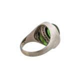 Ring mit grünem Turmalincabochon entouriert von Brillanten - фото 3