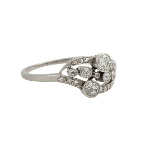 Ring mit Altschliffdiamanten und Diamantrosen zusammen ca. 0,5 ct, - photo 1