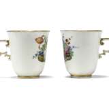 Capodimonte Ceramic Factory. A PAIR OF CAPODIMONTE (CARLO III) PORCELAIN COFFEE-CUPS AND SAUCERS - photo 2