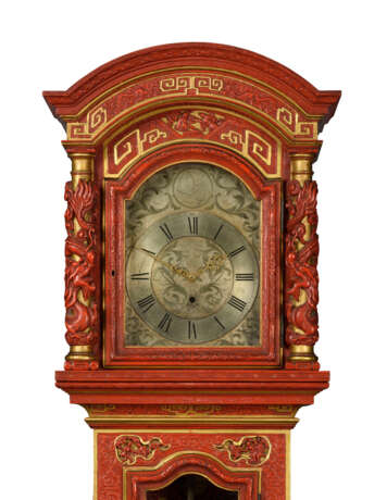 A CHINESE PARCEL-GILT RED CARVED 'CINNABAR' LACQUER LONGCASE CLOCK - photo 5