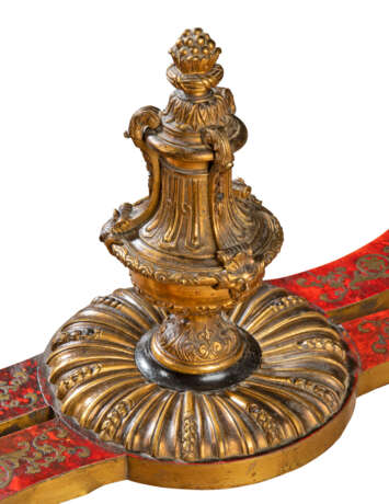 Boulle, Andre-Charles. A FRENCH ORMOLU-MOUNTED AND CUT-BRASS-INLAID RED TORTOISESHELL 'BOULLE' MARQUETRY WRITING TABLE - photo 7