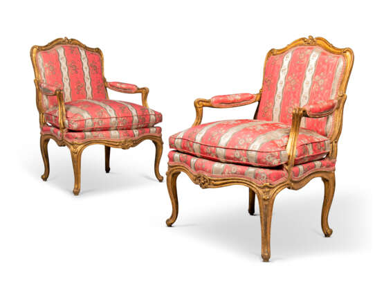 Cresson, Michel. A PAIR OF LOUIS XV GILTWOOD FAUTEUILS - фото 1