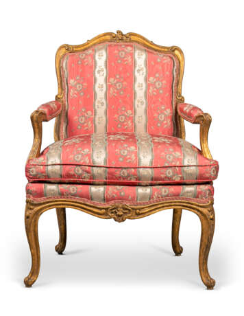 Cresson, Michel. A PAIR OF LOUIS XV GILTWOOD FAUTEUILS - фото 2