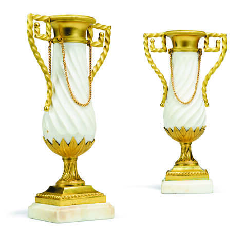 A PAIR OF LATE LOUIS XVI ORMOLU-MOUNTED WHITE MARBLE VASES - фото 1