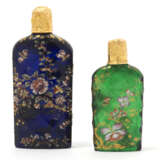 TWO GEORGE II GOLD MOUNTED GLASS SCENT BOTTLES - фото 3