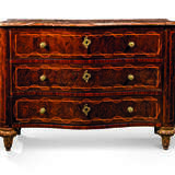 A NORTH ITALIAN TULIPWOOD AND FRUITWOOD BANDED KINGWOOD COMMODE - фото 1