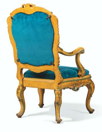 A PAIR OF ITALIAN POLYCHROME-DECORATED 'LACCA' ARMCHAIRS - Foto 5