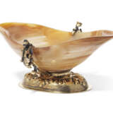 A GERMAN SILVER-GILT MOUNTED HARDSTONE CUP - Foto 1