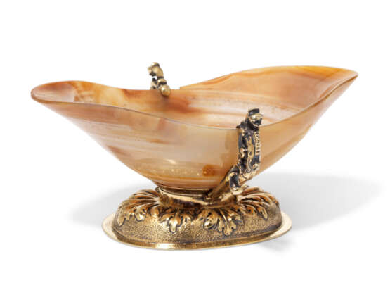 A GERMAN SILVER-GILT MOUNTED HARDSTONE CUP - фото 4
