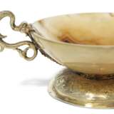 TWO CONTINENTAL SILVER-GILT MOUNTED HARDSTONE TWO-HANDLED BOWLS - photo 4