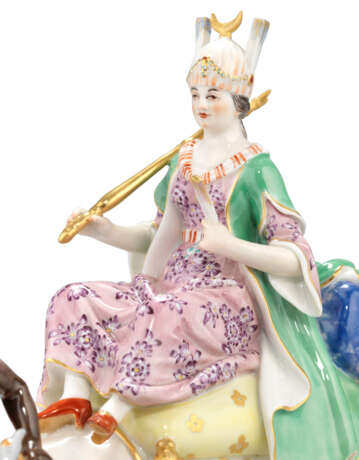 Meissen Porcelain Factory. A PAIR OF MEISSEN PORCELAIN FIGURES OF A SULTAN AND SULTANA RIDING ON ELEPHANTS - фото 4