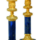 A PAIR OF FRENCH ORMOLU-MOUNTED AND LAPIS LAZULI CANDLESTICKS - фото 2