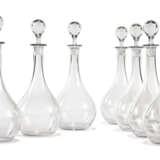 Baccarat Glasshouse. SEVEN BACCARAT GLASS DECANTERS AND STOPPERS - Foto 1