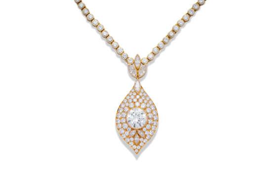DIAMOND AND GOLD PENDANT NECKLACE - фото 3