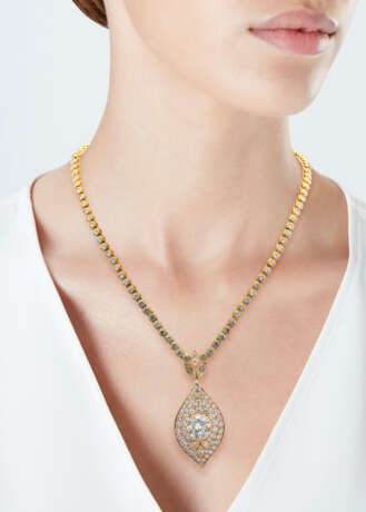 DIAMOND AND GOLD PENDANT NECKLACE - фото 4
