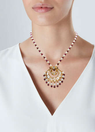 Reza, Alexandre. DIAMOND, RUBY AND CULTURED PEARL PENDENT NECKLACE - photo 4