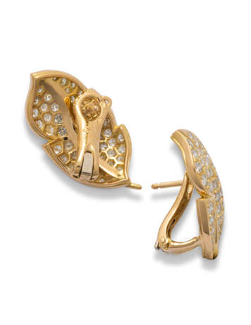 Van Cleef & Arpels. VAN CLEEF & ARPELS DIAMOND EARRINGS - Foto 2