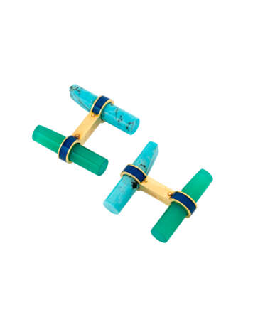 Cartier. CARTIER TURQUOISE, CHRYSOPRASE, GOLD AND ENAMEL CUFFLINKS - Foto 1