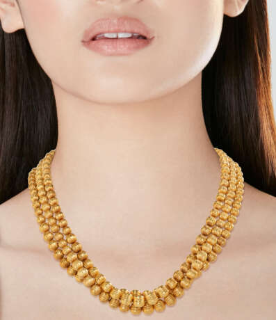 THREE GOLD NECKLACES - photo 2
