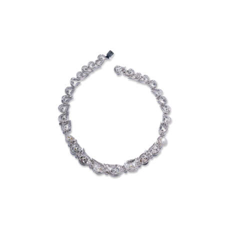 Adler. ADLER COLOURED CULTURED PEARL, CULTURED PEARL AND DIAMOND NECKLACE, BRACELET AND EARRING SUITE - photo 3