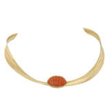 CORAL AND GOLD NECKLACE - photo 3