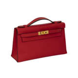 HERMÈS. A ROUGE TOMATE EPSOM LEATHER KELLY POCHETTE WITH GOLD HARDWARE - photo 2