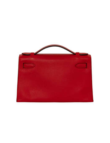 HERMÈS. A ROUGE TOMATE EPSOM LEATHER KELLY POCHETTE WITH GOLD HARDWARE - photo 3