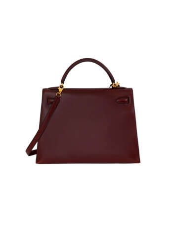 HERMÈS. A ROUGE H CALF BOX LEATHER SELLIER KELLY 32 WITH GOLD HARDWARE - photo 3