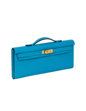 HERMÈS. A BLEU DU NORD SWIFT LEATHER KELLY CUT WITH GOLD HARDWARE - photo 2