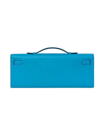 HERMÈS. A BLEU DU NORD SWIFT LEATHER KELLY CUT WITH GOLD HARDWARE - photo 3