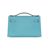 HERMÈS. A BLEU ATOLL SWIFT LEATHER KELLY POCHETTE WITH PALLADIUM HARDWARE - photo 3